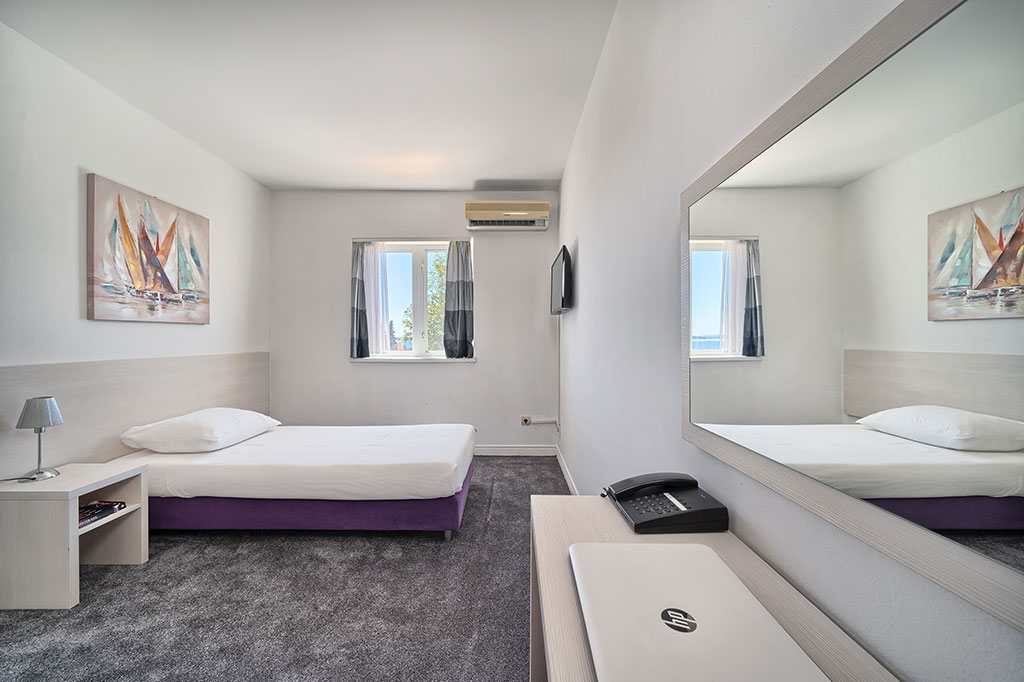 picture of a standard room